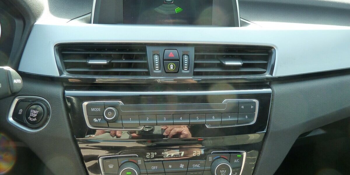 BMW X1 18 D X drive Avantage Sportsitzei AHK PDC DAB 188.000 km 14.900 &euro; Ratingen 40885