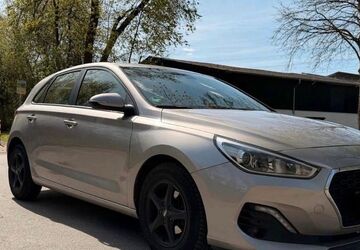 Hyundai i30 128.460 km 8.950 &euro; Duisburg 47167