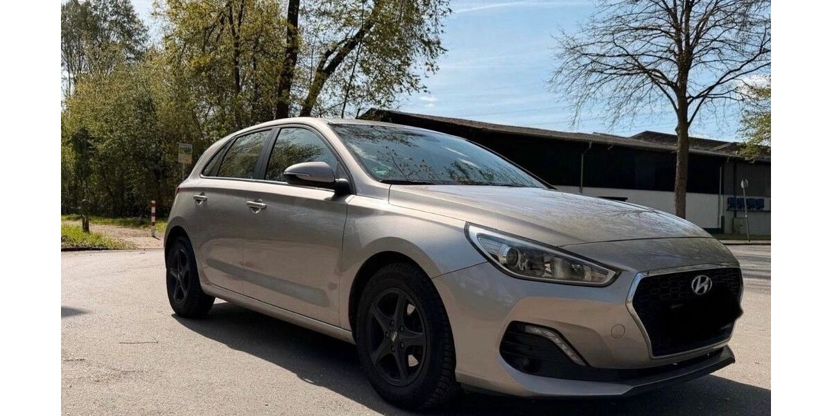 Hyundai i30 128.460 km 8.950 &euro; Duisburg 47167