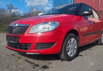 Skoda Fabia 99.980 km 4.999 &euro; Düsseldorf 40627