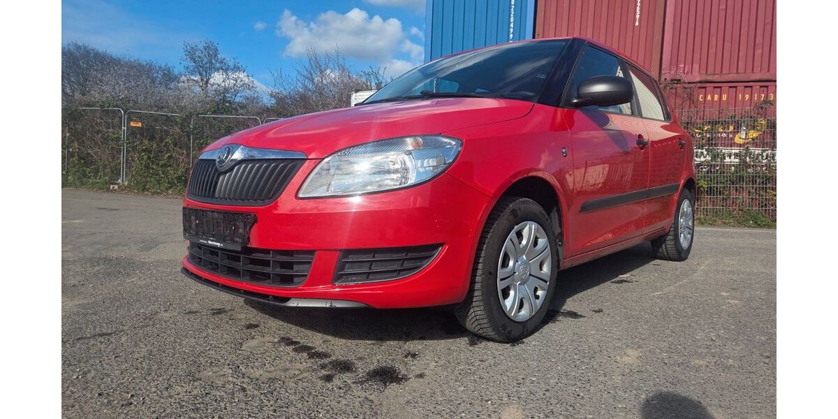 Skoda Fabia 99.980 km 4.999 &euro; Düsseldorf 40627
