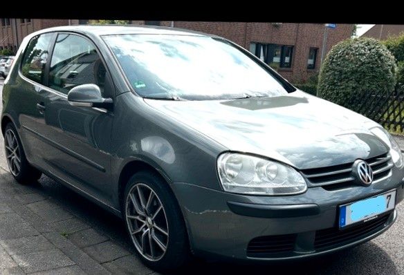 VW Golf 135.000 km 3.350 &euro; Grevenbroich 41516