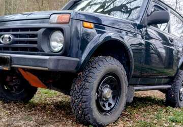Lada Taiga 44.000 km 11.700 &euro; Kamp-Lintfort 47475