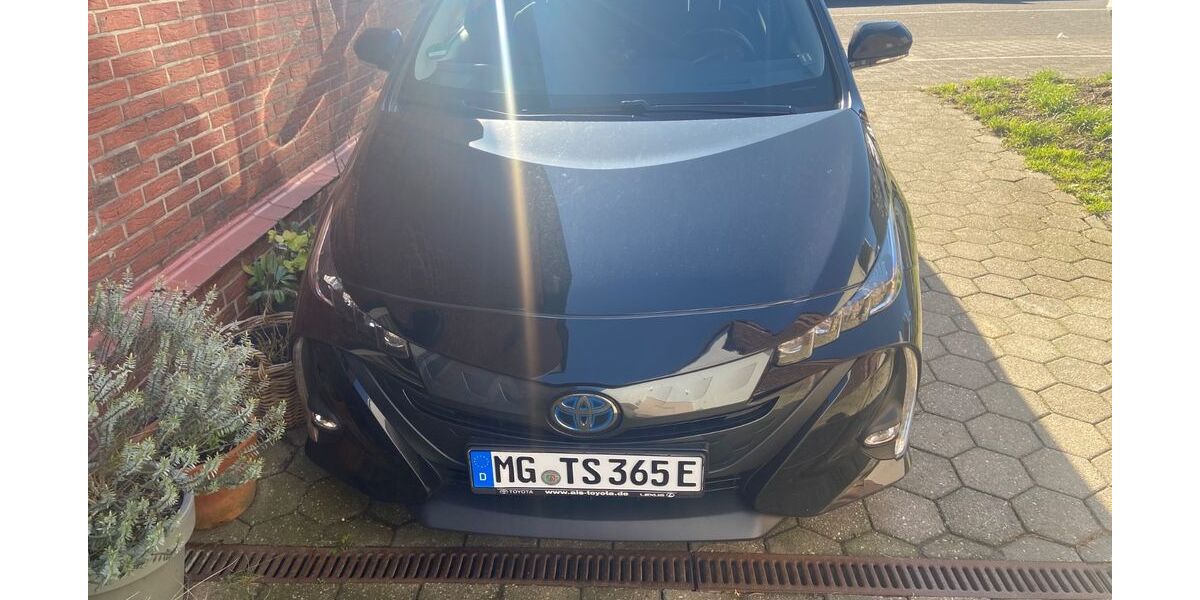 Toyota Prius 67.000 km 18.900 &euro; Mönchengladbach 41065