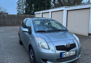 Toyota Yaris 129.000 km 2.300 &euro; Mönchengladbach 41199