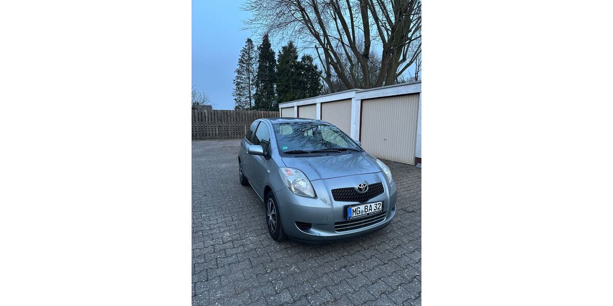 Toyota Yaris 129.000 km 2.300 &euro; Mönchengladbach 41199