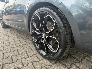 Skoda OCTAVIA TSI RS 2.0 Combi +Navi+CarPlay+Totwinkel+ 89.504 km 23.450 &euro; Meerbusch 40667