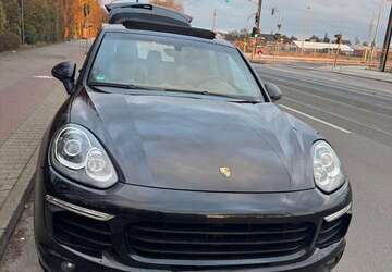 Porsche Cayenne 225.000 km 26.775 &euro; Düsseldorf 40468