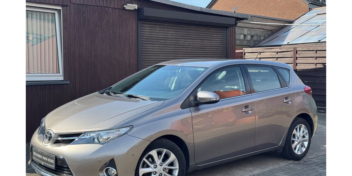 Toyota Auris 88.500 km 9.350 &euro; Duisburg 47179