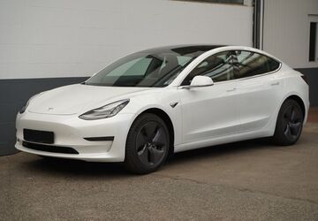 Tesla Model 3 97.145 km 24.950 &euro; Mönchengladbach 41236