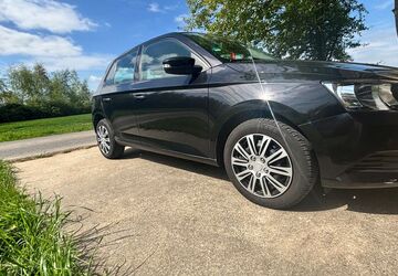 Skoda Fabia 90.000 km 7.500 &euro; Neuss 41469