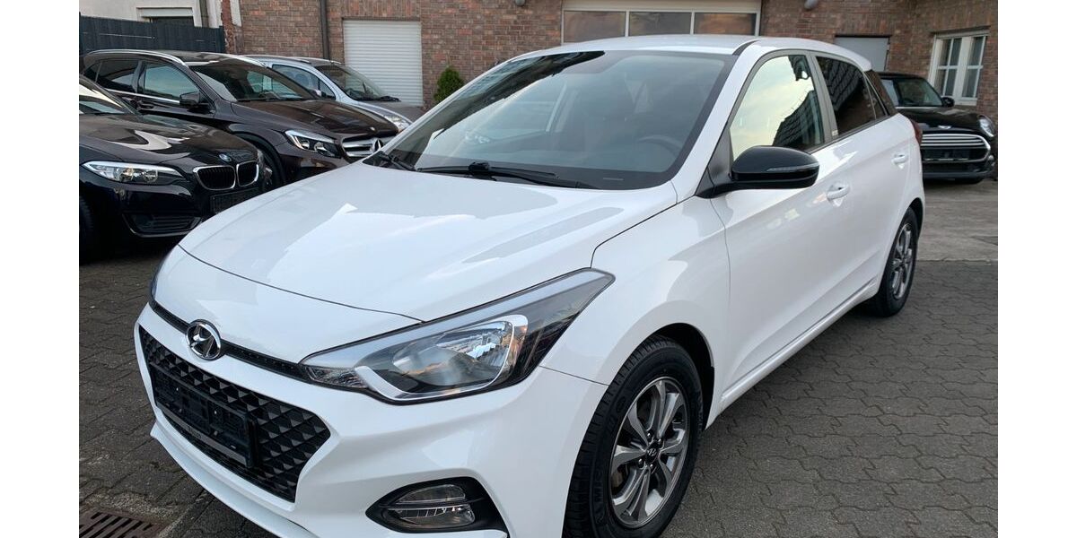Hyundai i20 13.000 km 14.690 &euro; Moers 47443