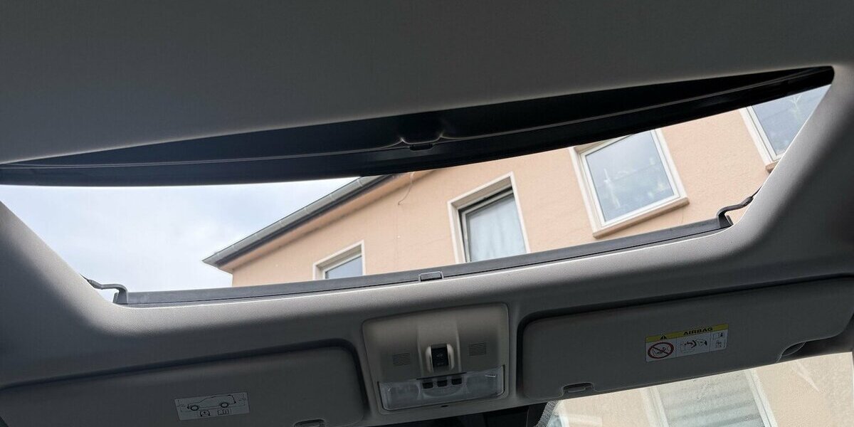 Land Rover Discovery SDV6 / HSE / Kamera / Pano / 7 Sitze 199.000 km 19.390 &euro; Mönchengladbach 41066