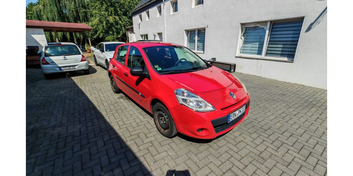 Renault Clio 74.400 km 4.300 &euro; Erkelenz 41812