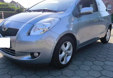 Toyota Yaris 13.550 km 1.890 &euro; Moers 47441