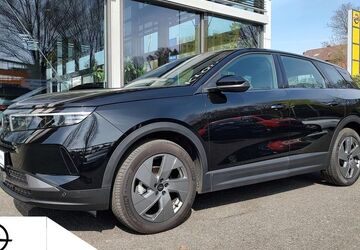 Opel Grandland (X) 8.216 km 28.200 &euro; Düsseldorf 40625