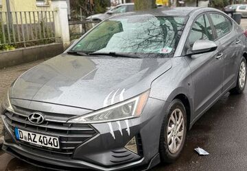 Hyundai Elantra 86.000 km 12.000 &euro; Düsseldorf 40468