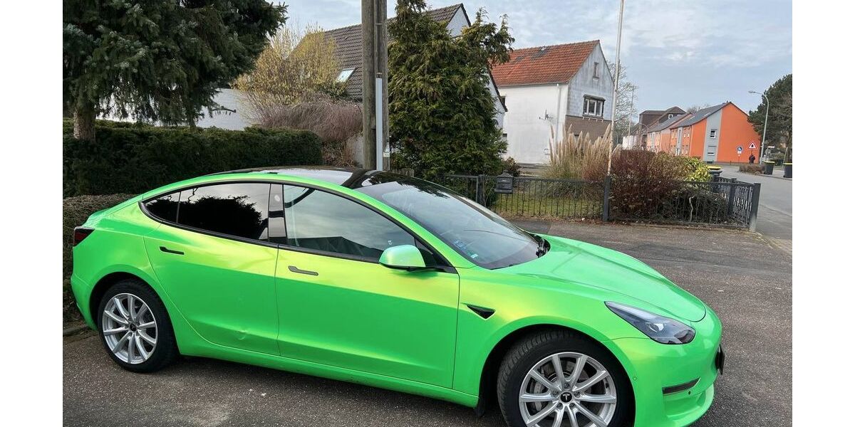 Tesla Model 3 111.800 km 22.900 &euro; Krefeld 47799