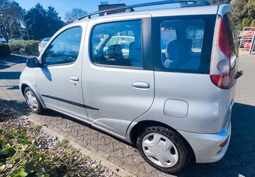 Toyota Yaris 251.700 km 2.000 &euro; Mönchengladbach 41238