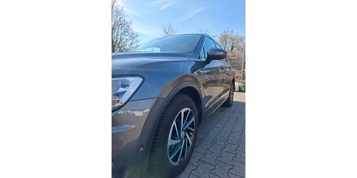 VW Tiguan 107.000 km 21.500 &euro; Düsseldorf 40472