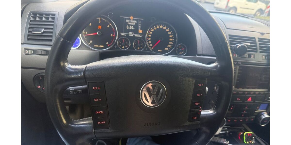 VW Touareg 209.185 km 4.350 &euro; Duisburg 47137